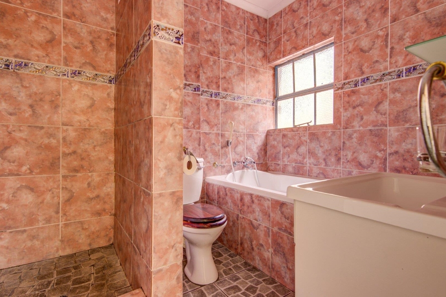 To Let 2 Bedroom Property for Rent in Corlett Gardens Gauteng