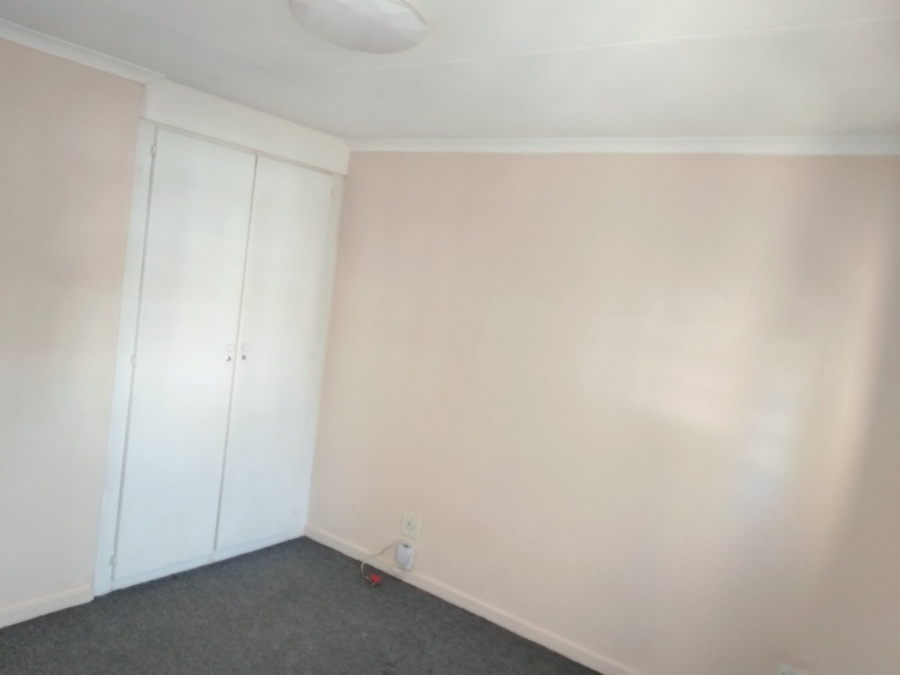 To Let 2 Bedroom Property for Rent in Corlett Gardens Gauteng