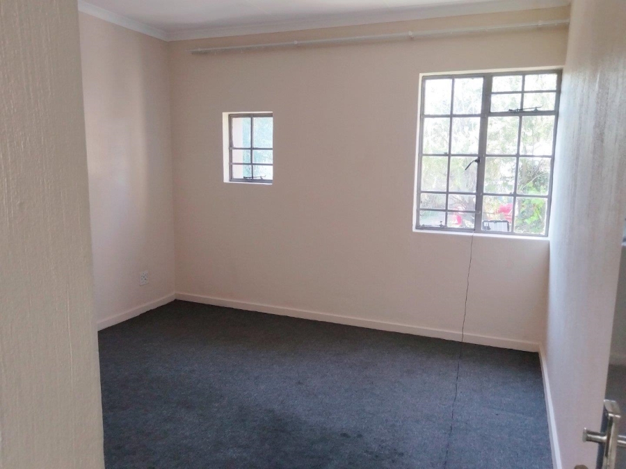 To Let 2 Bedroom Property for Rent in Corlett Gardens Gauteng