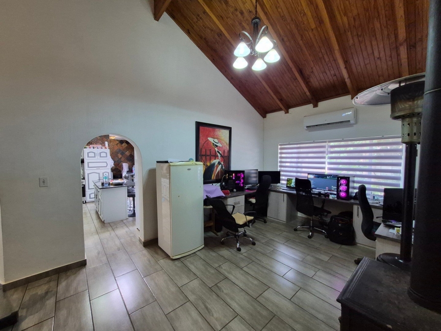 4 Bedroom Property for Sale in Rooihuiskraal Gauteng