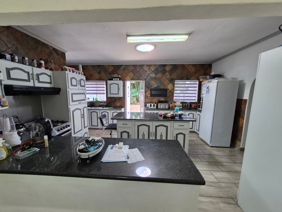 4 Bedroom Property for Sale in Rooihuiskraal Gauteng