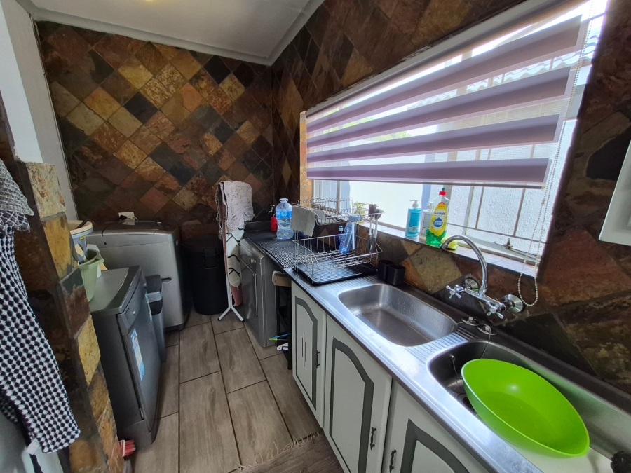 4 Bedroom Property for Sale in Rooihuiskraal Gauteng