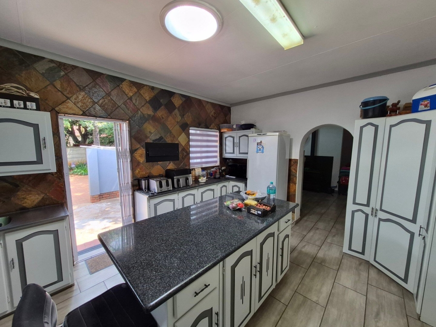 4 Bedroom Property for Sale in Rooihuiskraal Gauteng