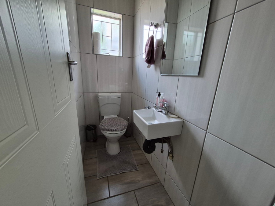 4 Bedroom Property for Sale in Rooihuiskraal Gauteng