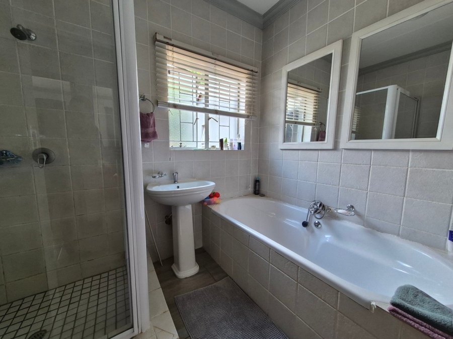 4 Bedroom Property for Sale in Rooihuiskraal Gauteng