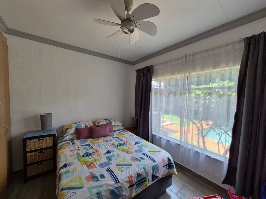 4 Bedroom Property for Sale in Rooihuiskraal Gauteng