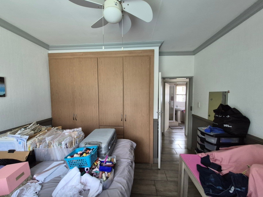 4 Bedroom Property for Sale in Rooihuiskraal Gauteng