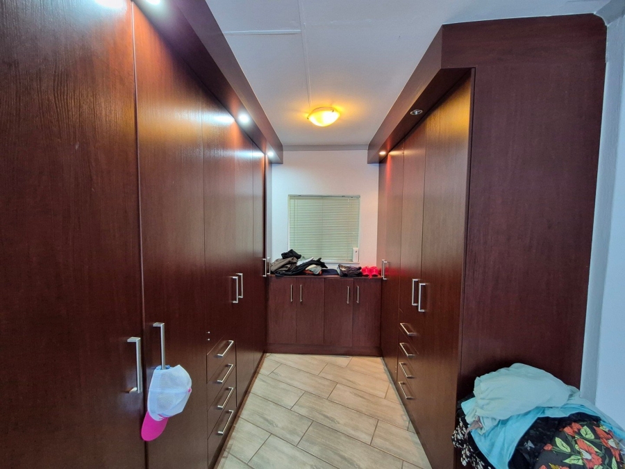 4 Bedroom Property for Sale in Rooihuiskraal Gauteng