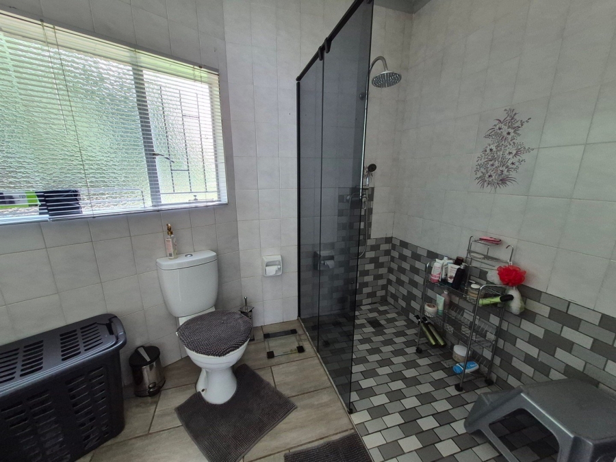 4 Bedroom Property for Sale in Rooihuiskraal Gauteng