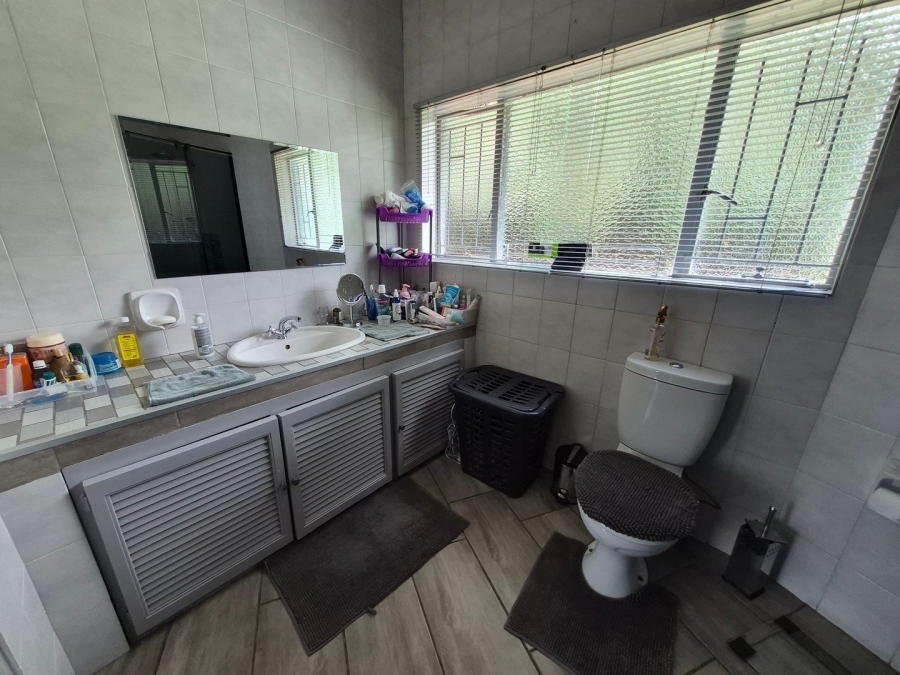 4 Bedroom Property for Sale in Rooihuiskraal Gauteng