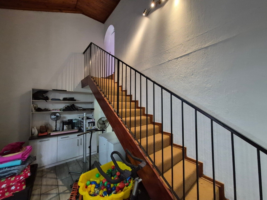 4 Bedroom Property for Sale in Rooihuiskraal Gauteng