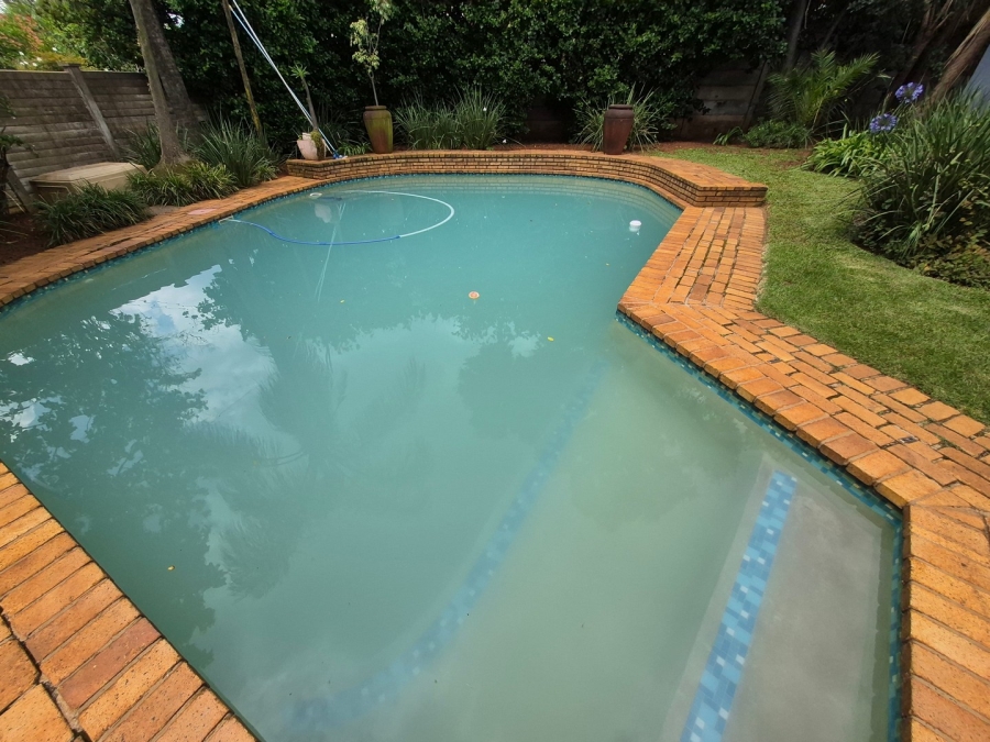 4 Bedroom Property for Sale in Rooihuiskraal Gauteng