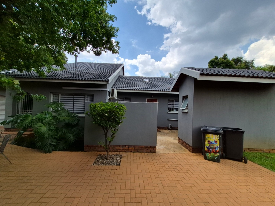 4 Bedroom Property for Sale in Rooihuiskraal Gauteng