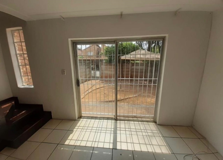 2 Bedroom Property for Sale in Sonneglans Gauteng