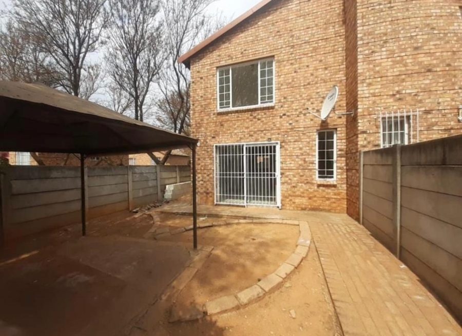 2 Bedroom Property for Sale in Sonneglans Gauteng