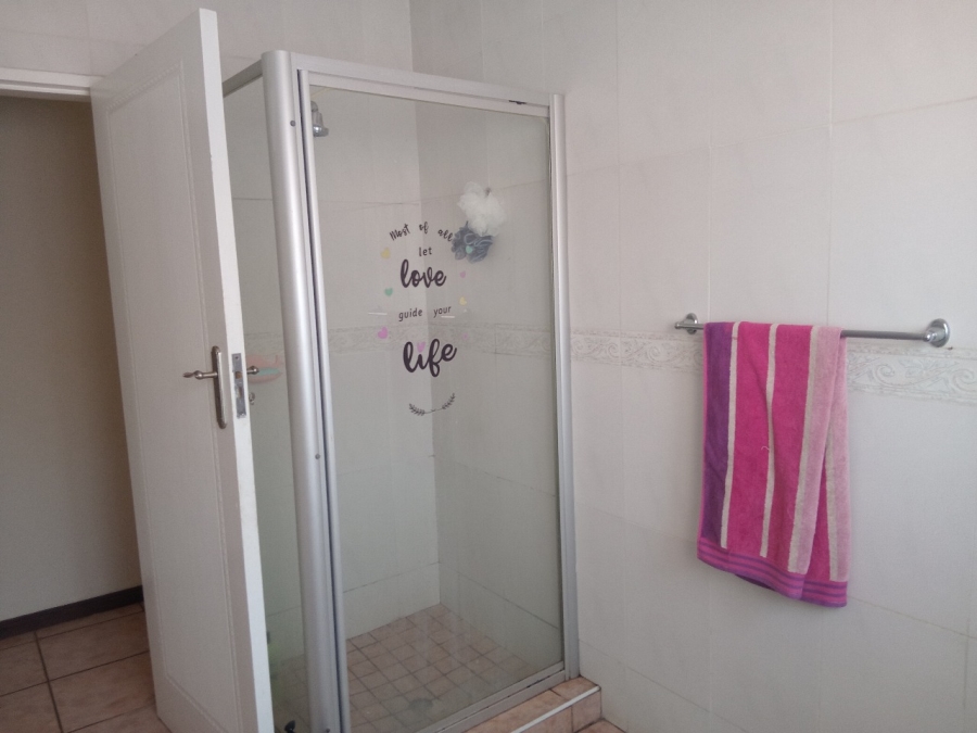 To Let 3 Bedroom Property for Rent in Hughes Gauteng