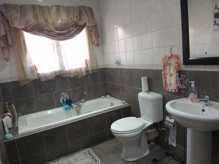 To Let 3 Bedroom Property for Rent in Hughes Gauteng