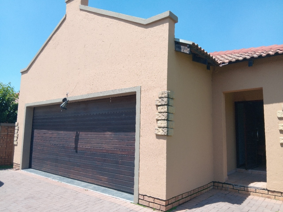 To Let 3 Bedroom Property for Rent in Hughes Gauteng