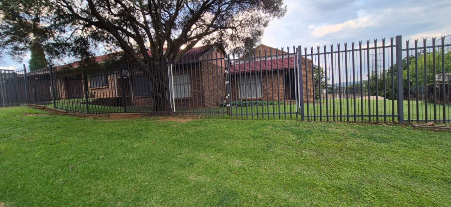 3 Bedroom Property for Sale in Heuweloord Gauteng