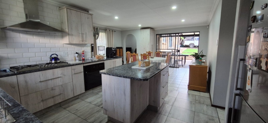 3 Bedroom Property for Sale in Heuweloord Gauteng