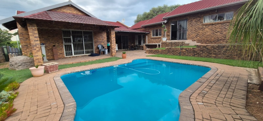 3 Bedroom Property for Sale in Heuweloord Gauteng
