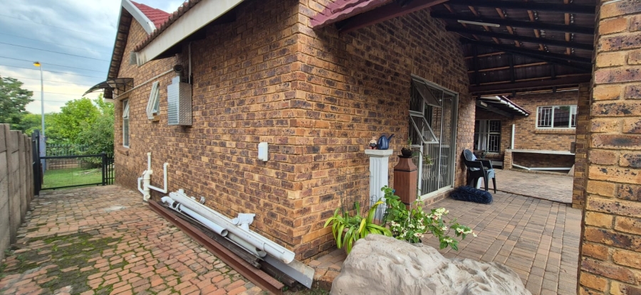 3 Bedroom Property for Sale in Heuweloord Gauteng