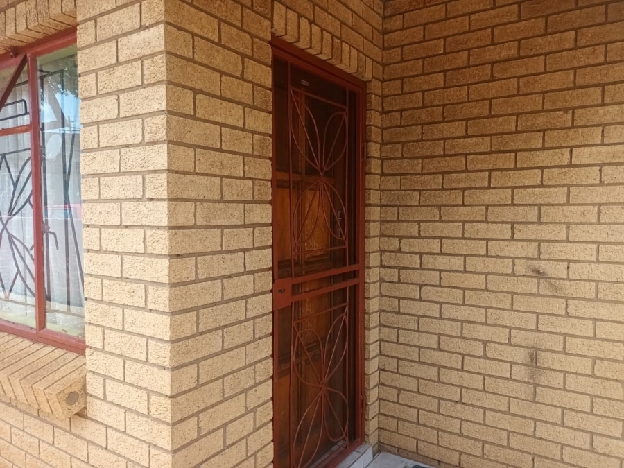 2 Bedroom Property for Sale in Katlehong South Gauteng