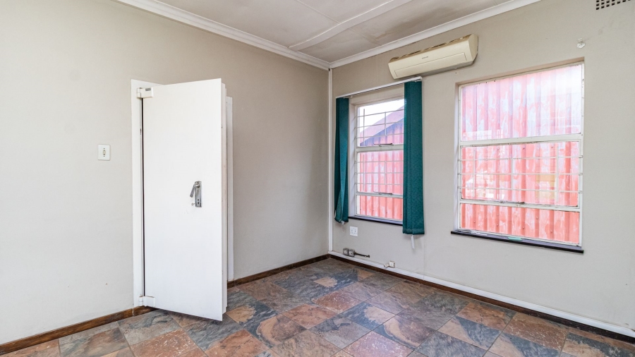 To Let commercial Property for Rent in Spartan Gauteng