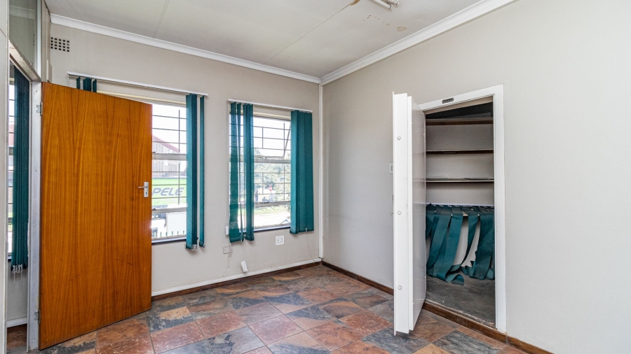 To Let commercial Property for Rent in Spartan Gauteng