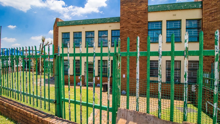 To Let commercial Property for Rent in Spartan Gauteng