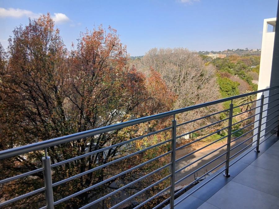 To Let 2 Bedroom Property for Rent in Houghton Estate Gauteng