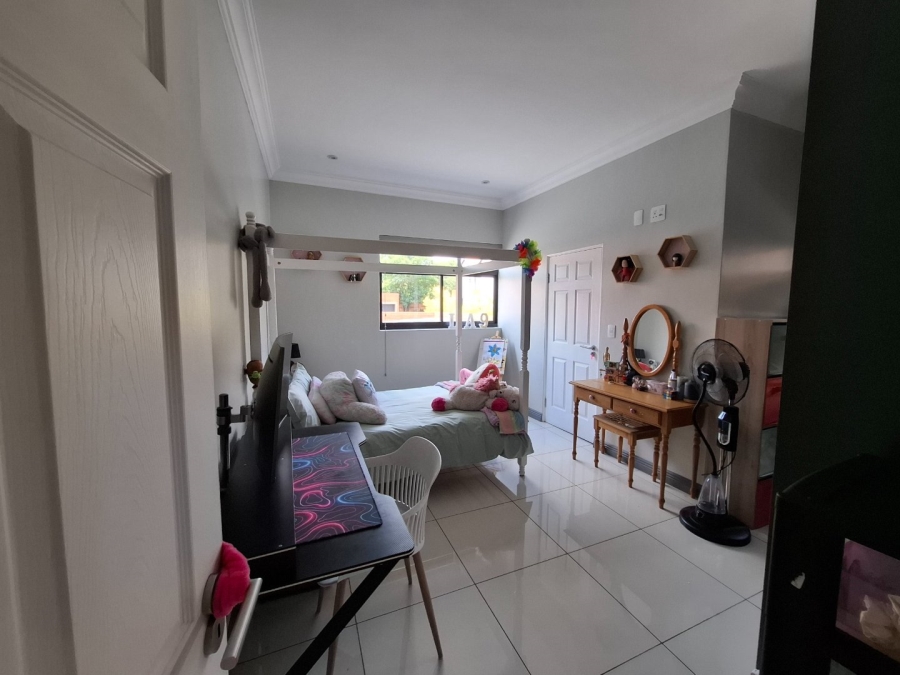 To Let 4 Bedroom Property for Rent in Olympus AH Gauteng