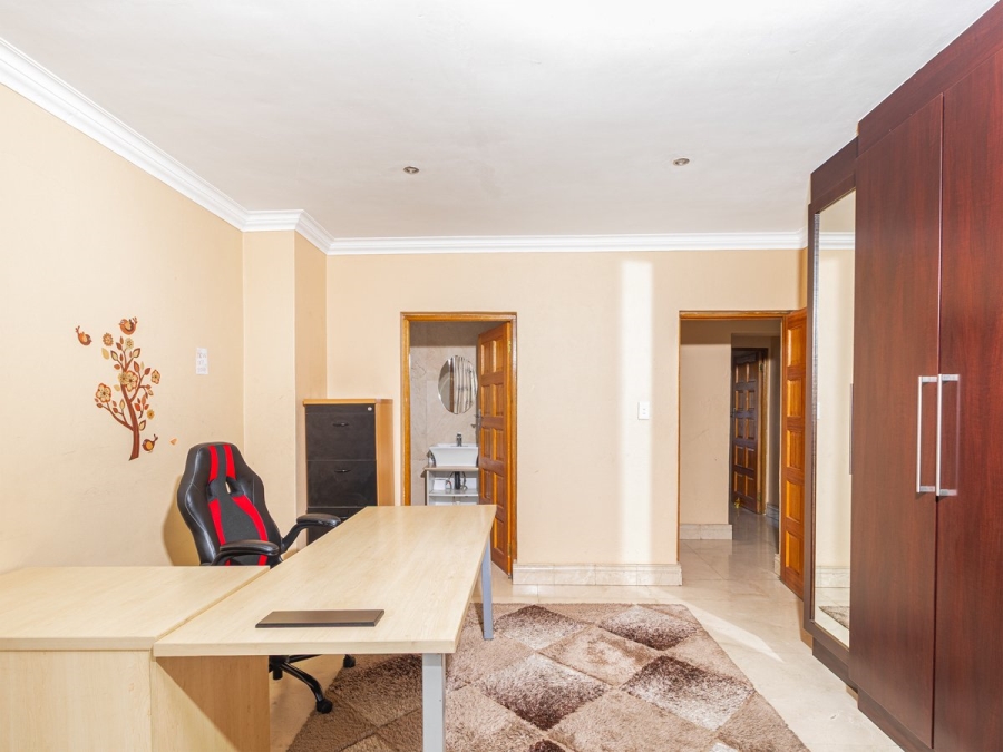 7 Bedroom Property for Sale in Blue Valley Golf Estate Gauteng