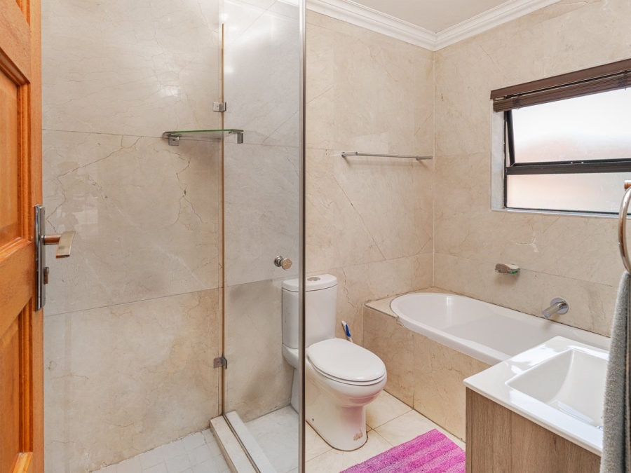 7 Bedroom Property for Sale in Blue Valley Golf Estate Gauteng