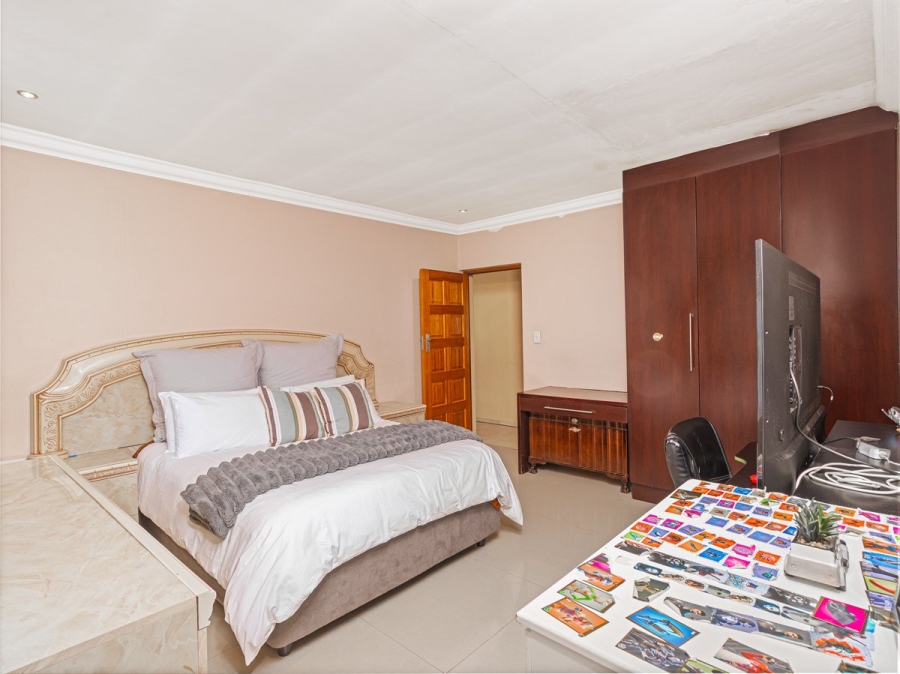 7 Bedroom Property for Sale in Blue Valley Golf Estate Gauteng
