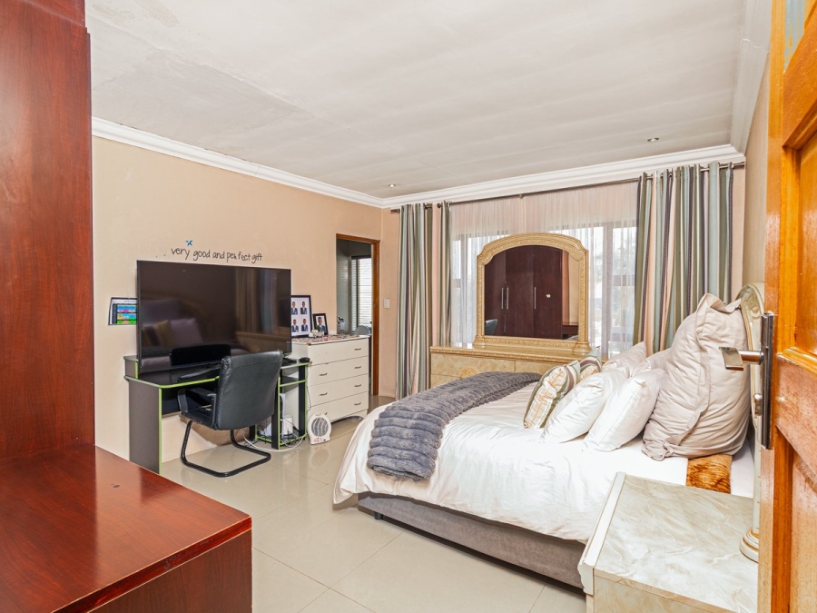 7 Bedroom Property for Sale in Blue Valley Golf Estate Gauteng