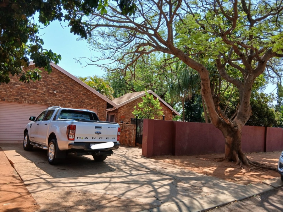 5 Bedroom Property for Sale in The Orchards Gauteng