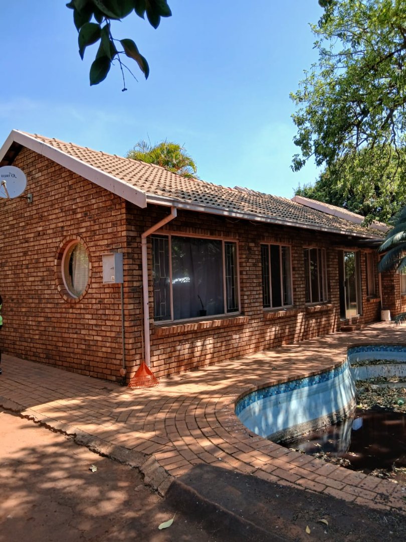 5 Bedroom Property for Sale in The Orchards Gauteng