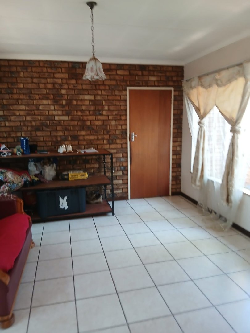 5 Bedroom Property for Sale in The Orchards Gauteng