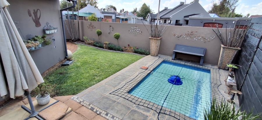 2 Bedroom Property for Sale in Doornpoort Gauteng