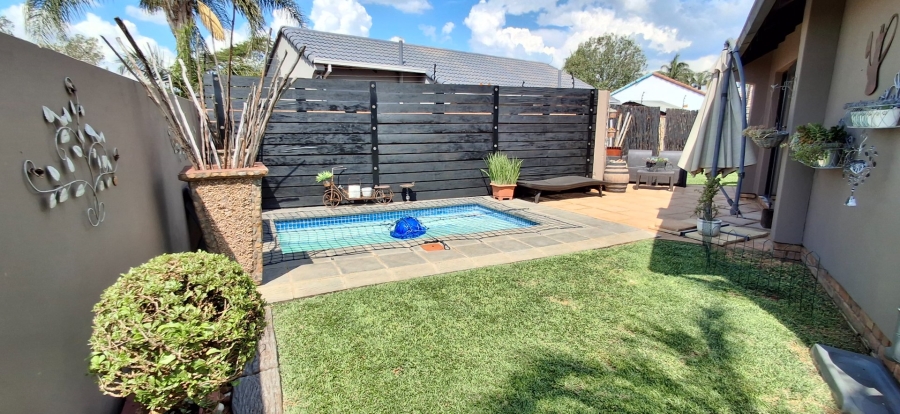 2 Bedroom Property for Sale in Doornpoort Gauteng