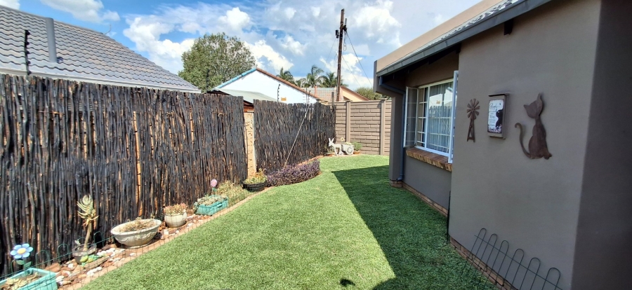 2 Bedroom Property for Sale in Doornpoort Gauteng