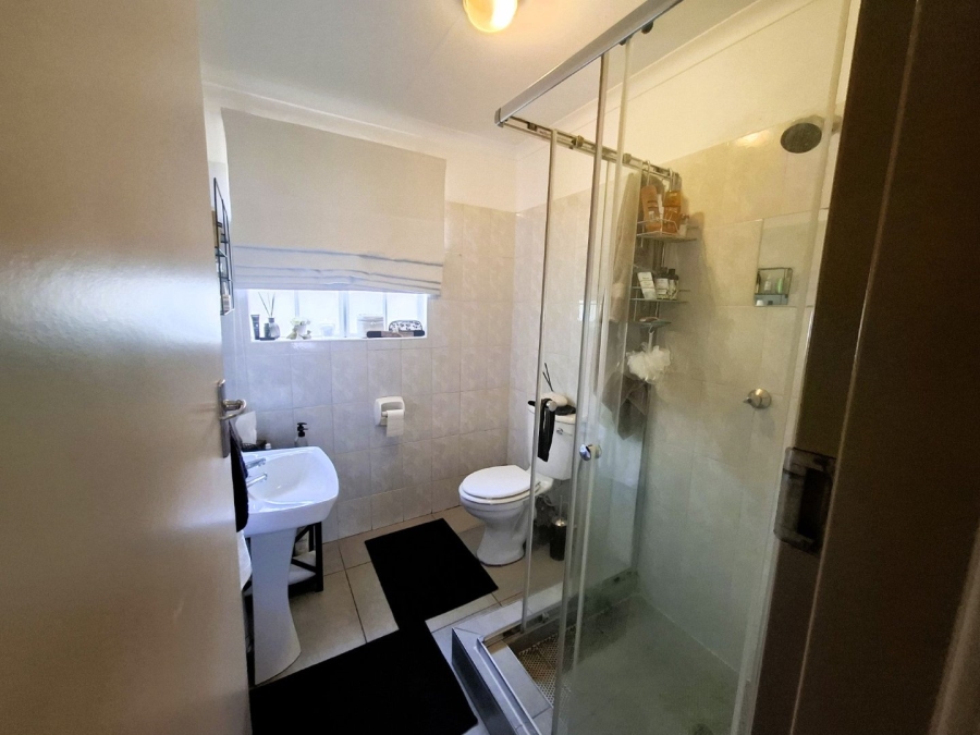 2 Bedroom Property for Sale in Faerie Glen Gauteng