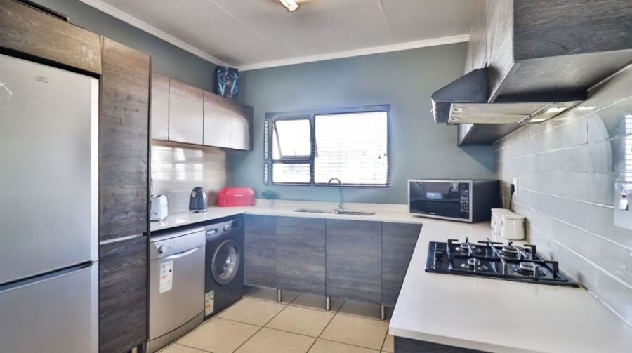2 Bedroom Property for Sale in Greenstone Crest Gauteng