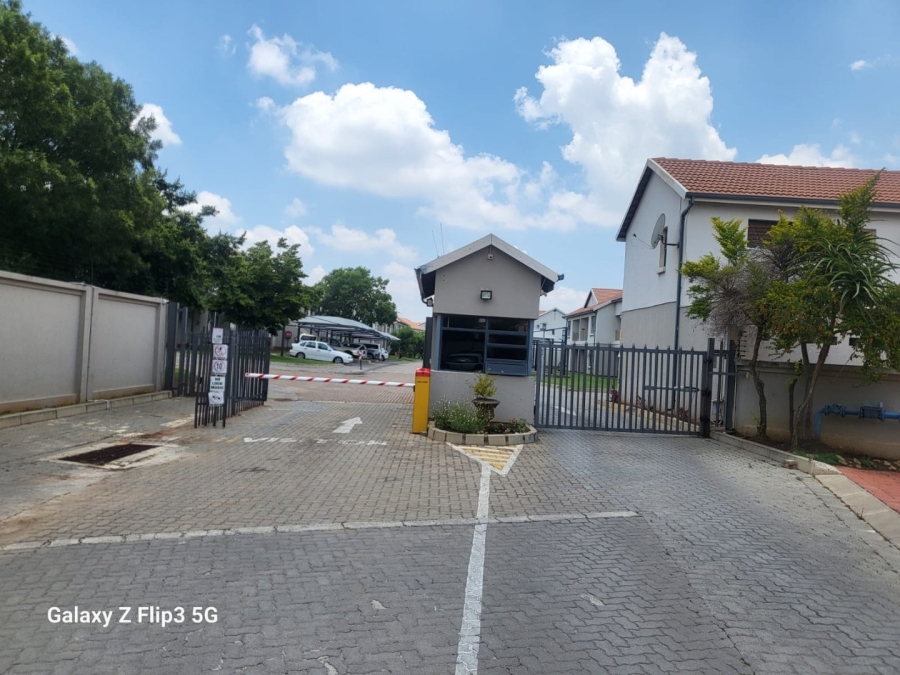2 Bedroom Property for Sale in Lakefield Gauteng