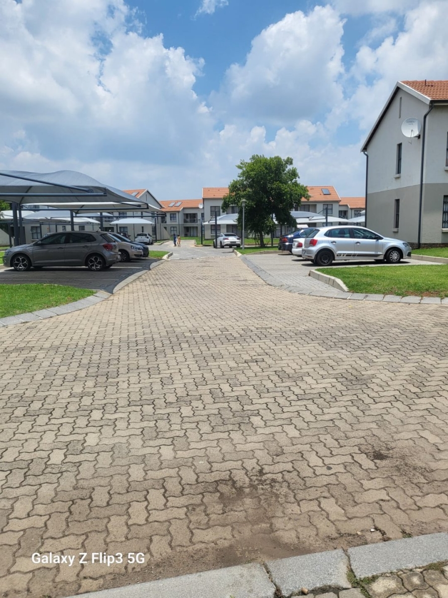 2 Bedroom Property for Sale in Lakefield Gauteng