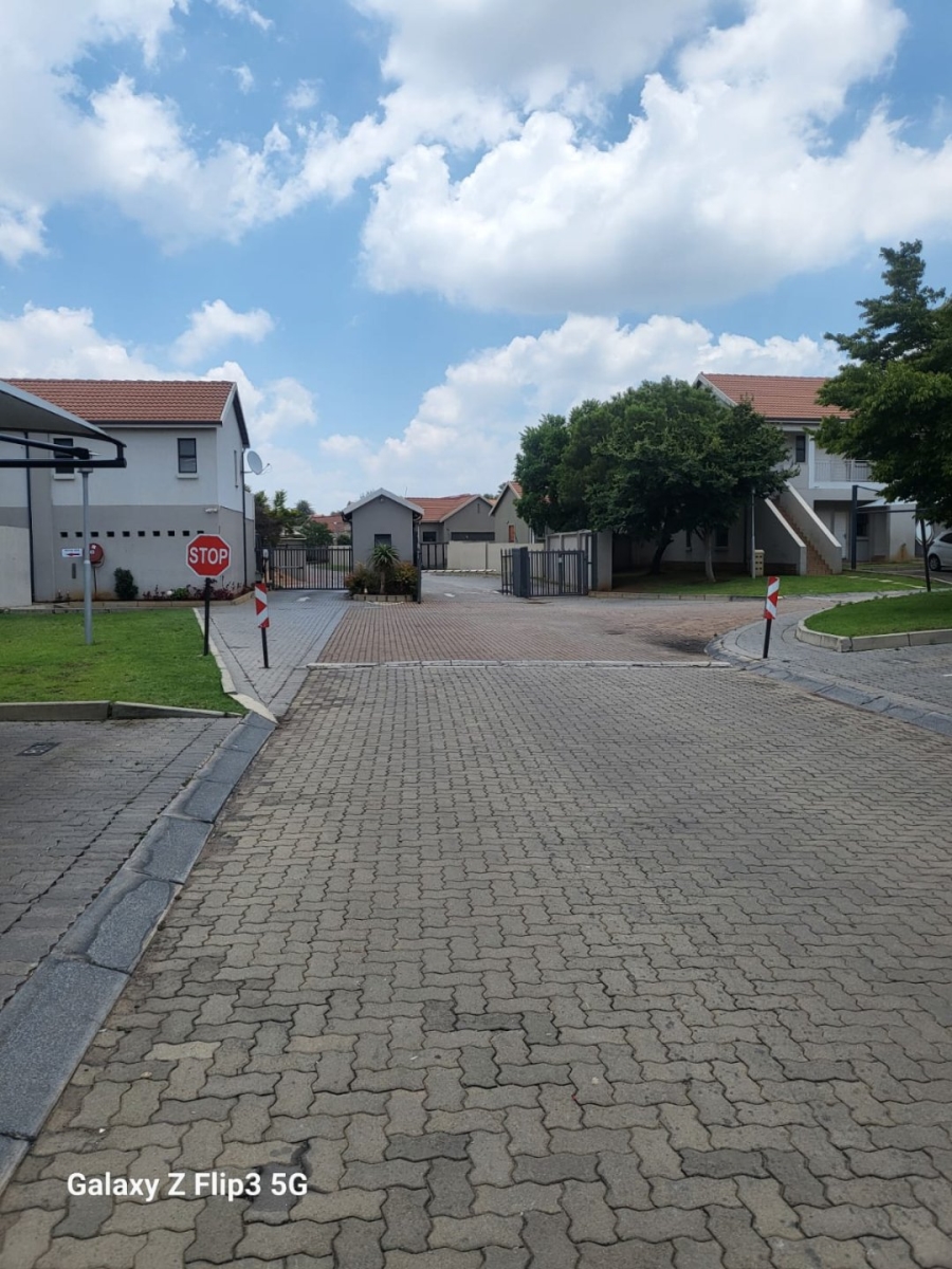 2 Bedroom Property for Sale in Lakefield Gauteng