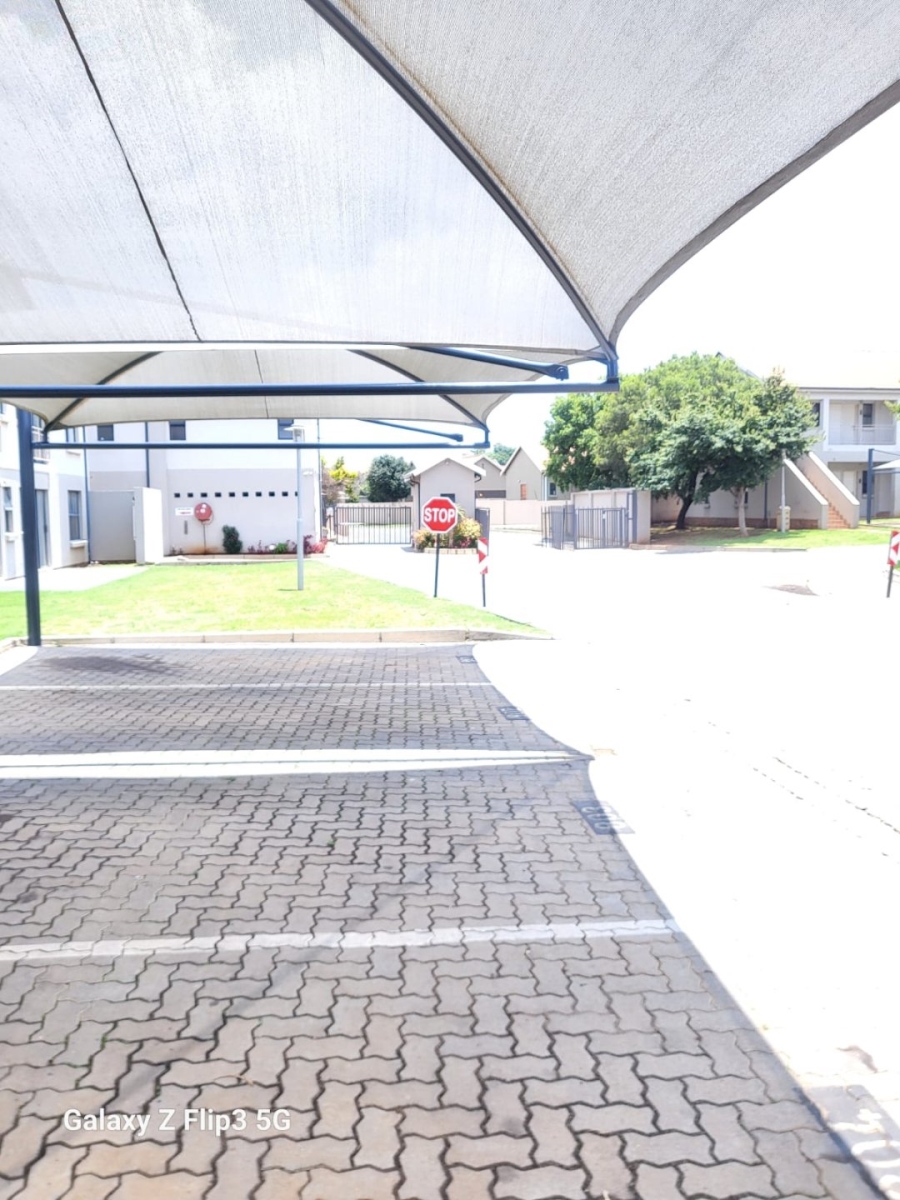 2 Bedroom Property for Sale in Lakefield Gauteng