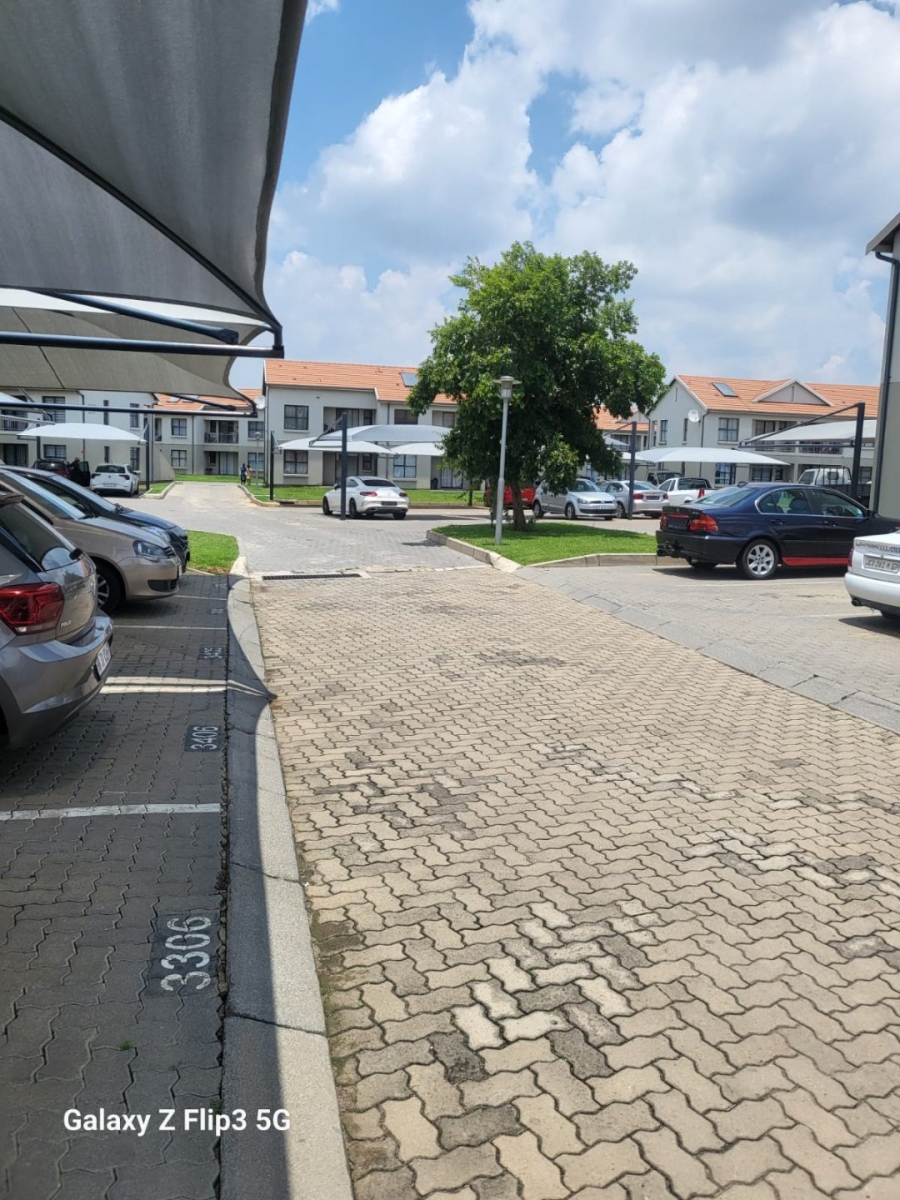 2 Bedroom Property for Sale in Lakefield Gauteng