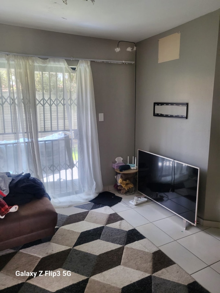 2 Bedroom Property for Sale in Lakefield Gauteng